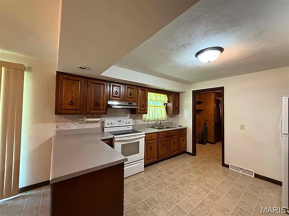 4th image of 1003 W Main St