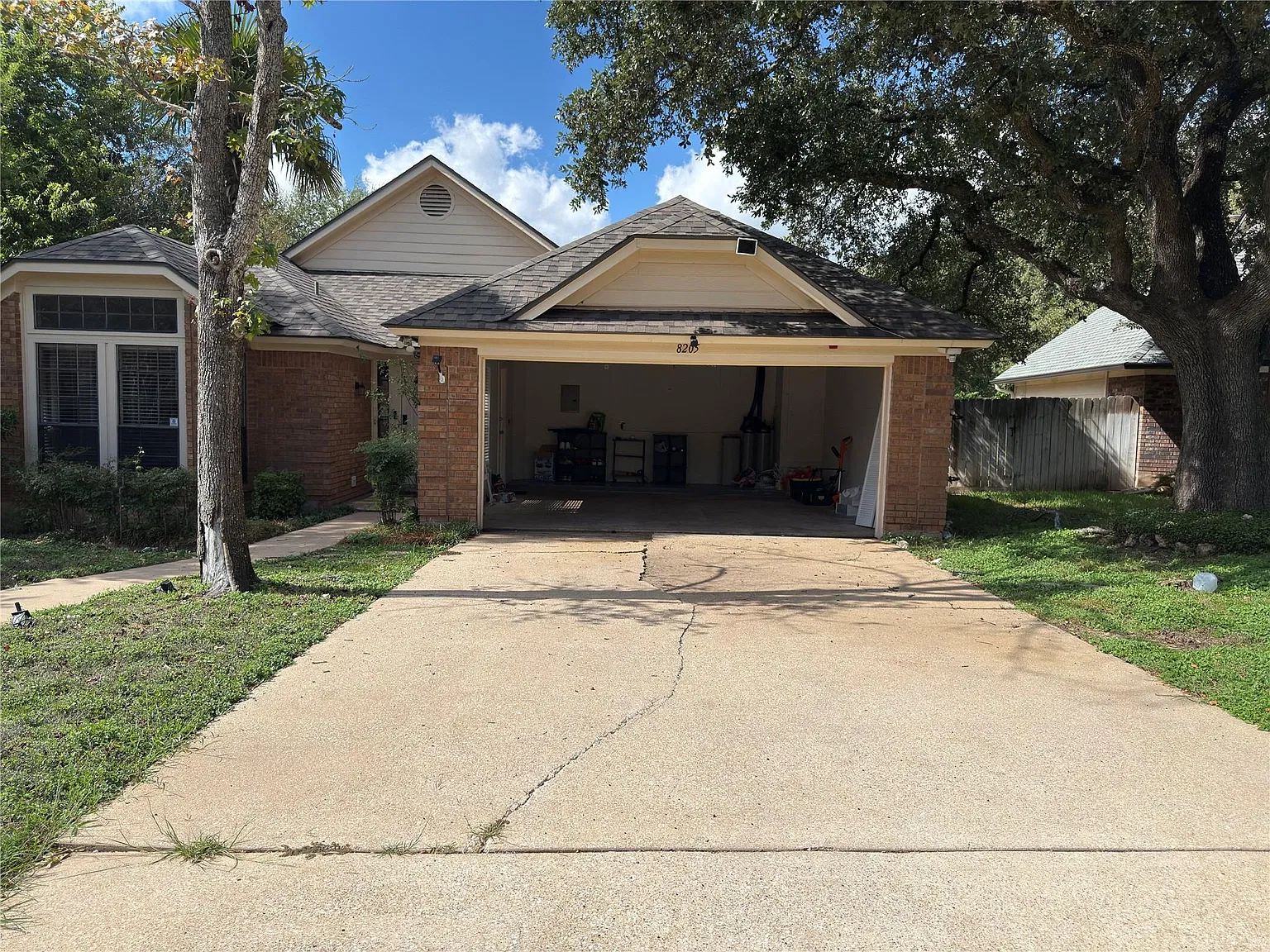 3 bed, 2.0 bath, 1677 sqft, $2,100 — Photo 2