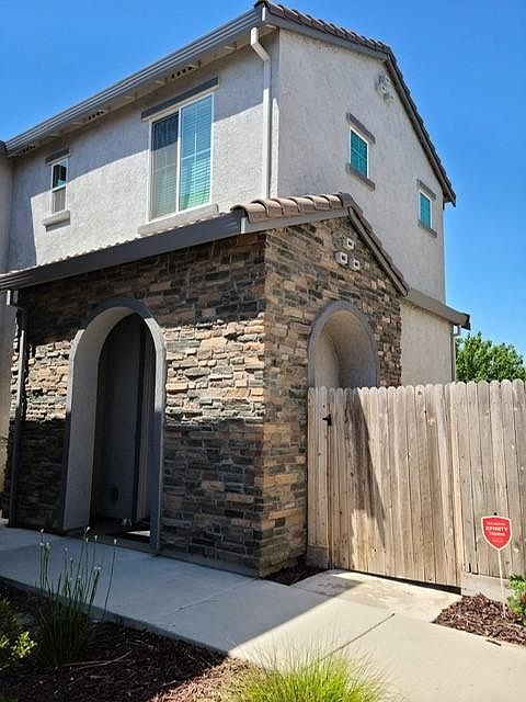 2nd image of 4431 Silver Cedar Ln #4431