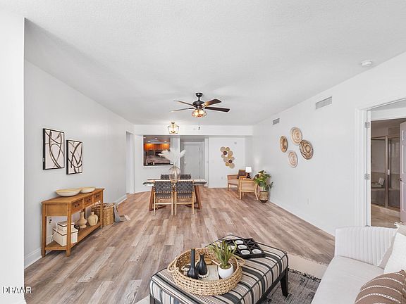 5th image of 231 Riverside Dr #7081