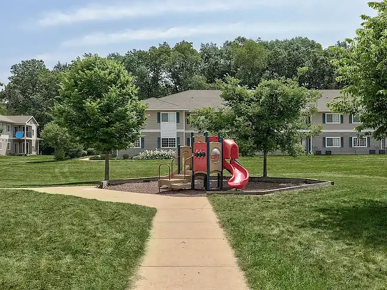 Emerald Park Apartments — Photo 17