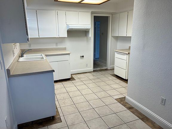 3rd image of 3055 E Simpson Ave