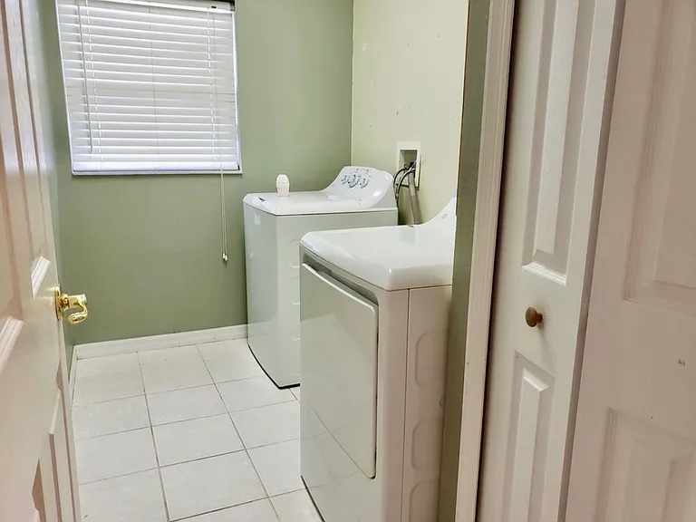 2483 Huron Cir — Photo 15