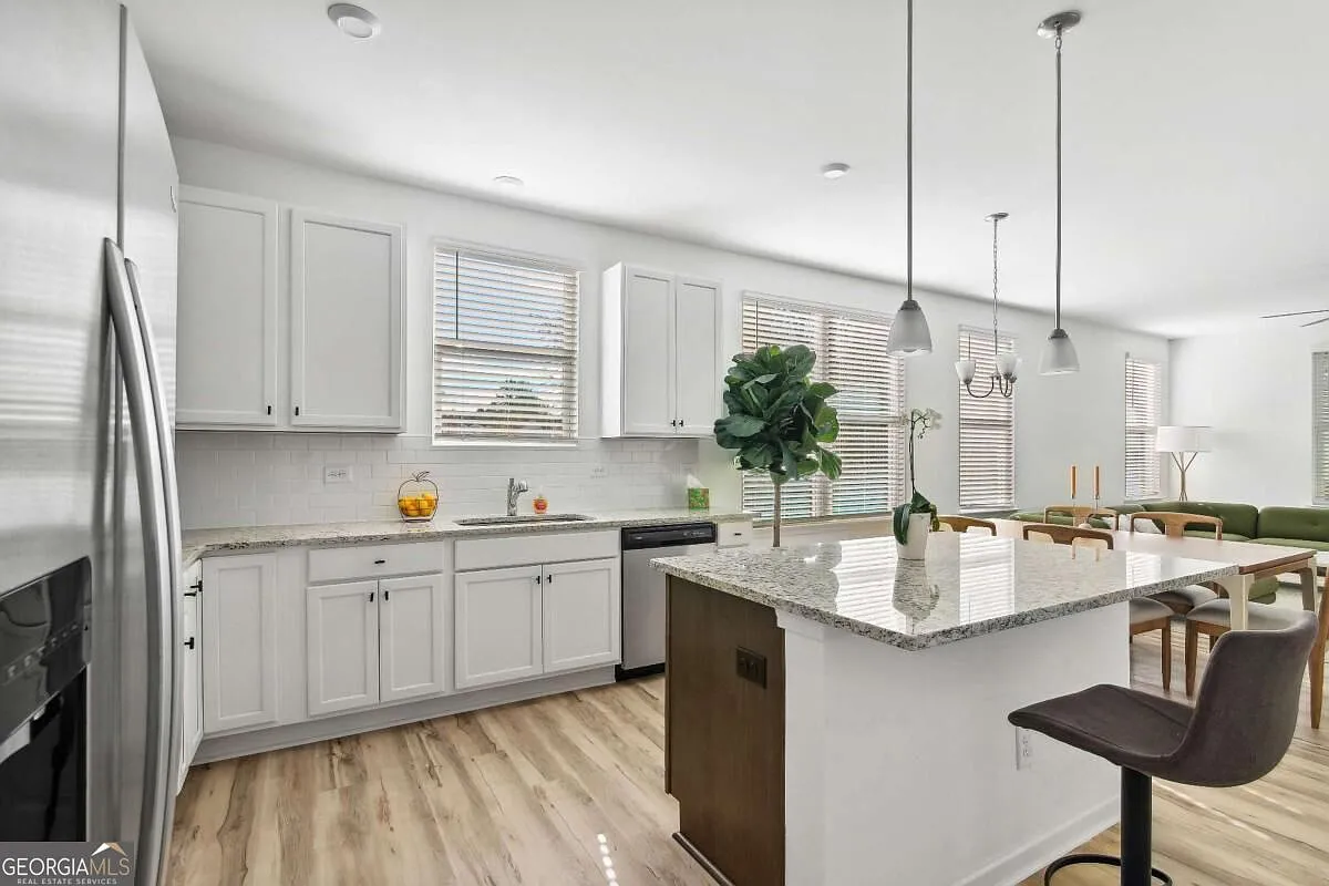 3 bed, 2.0 bath, 1519 sqft, $2,295 — Photo 4