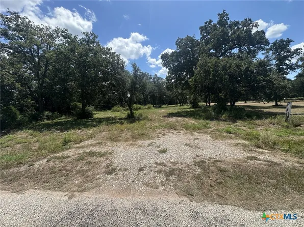 1031 Hollybrook Dr, Inez, TX 77968