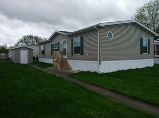 29175 Hazelwood Rd, Flat Rock, MI 48134