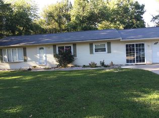 9500 E Redwood Rd, Mount Vernon, IL 62864