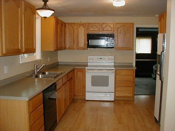 3rd image of 5126 117th Pl NE