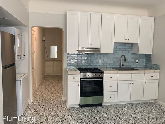 5th image of 208 N Louise St Unit 1/2-B