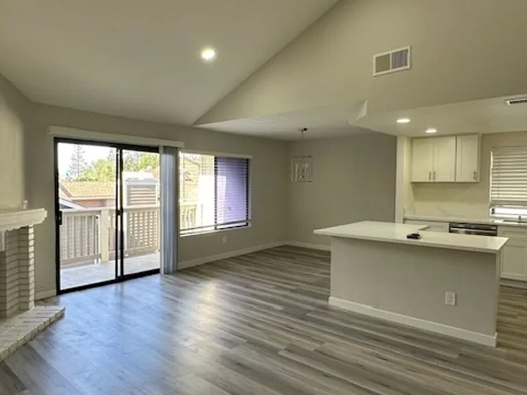 923 Lotus Cir — Photo 11