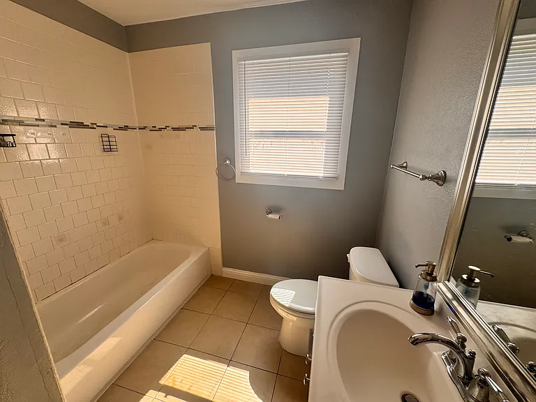 130 W Avenue D — Photo 12