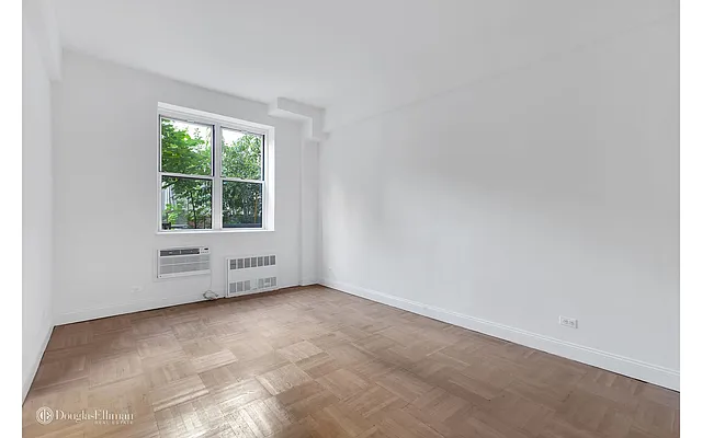 Sold by Douglas Elliman | media 22