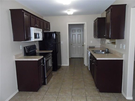 3rd image of 4409 SW Limestone Ave