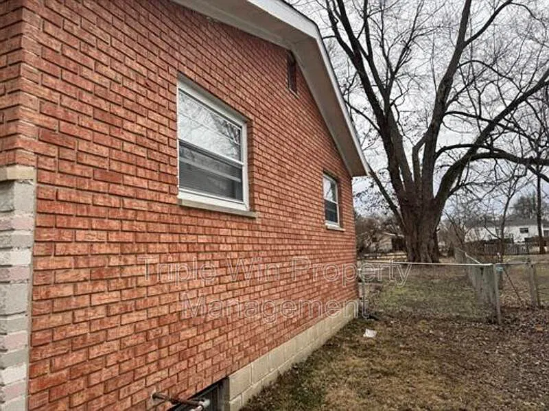 2 bed, 1.0 bath, 864 sqft, $1,595 — Photo 3