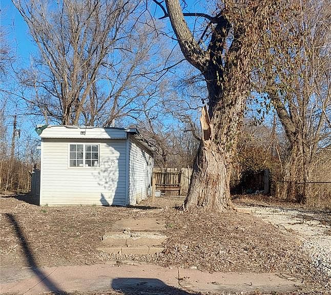 Listing photo 3