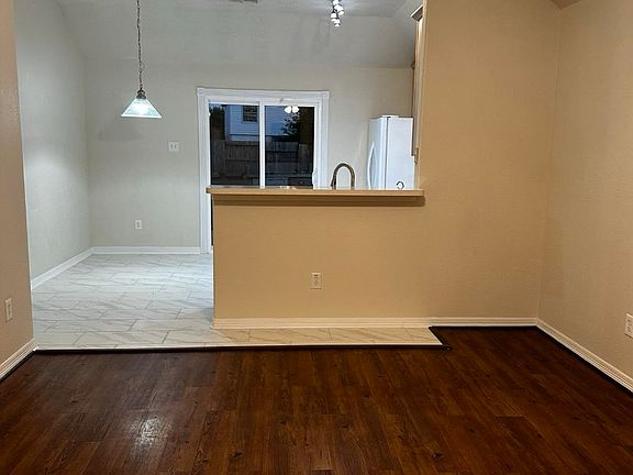 4th image of 15010 Sparks Ct