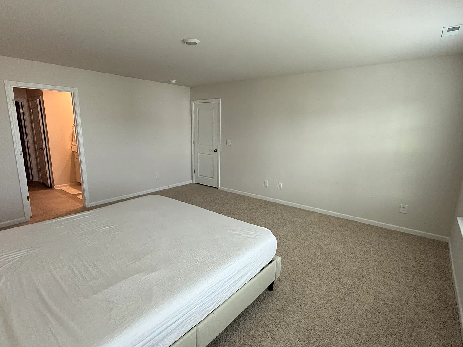 3 bed, 2.5 bath, 2175 sqft, $2,500 — Photo 3