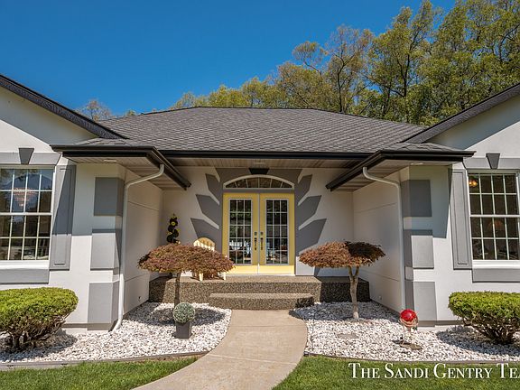 3rd image of 15549 Royal Oak Dr