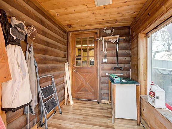 2nd image of 10 Timber Oaks Rd