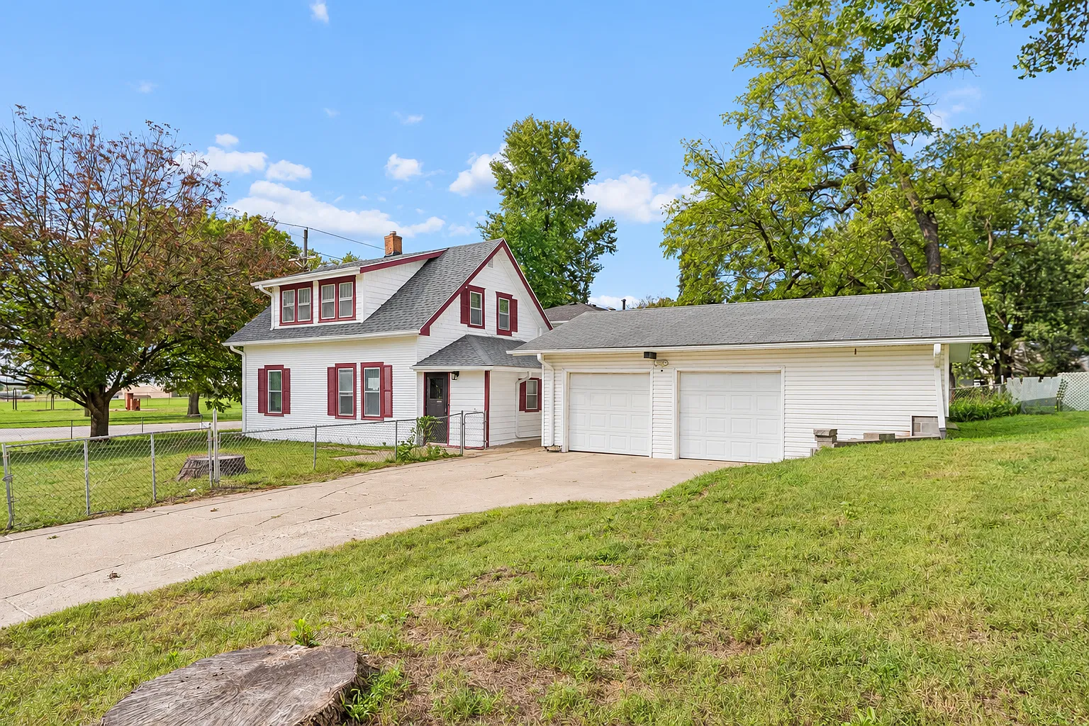 3 bed, 1.5 bath, 1356 sqft, $1,799 — Photo 1