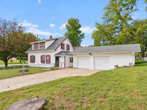 902 W 24th Ave, Bellevue, NE 68005