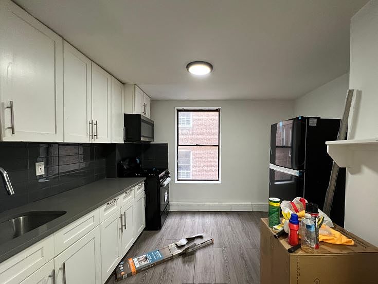 1st image of 169 Clinton Ave #11