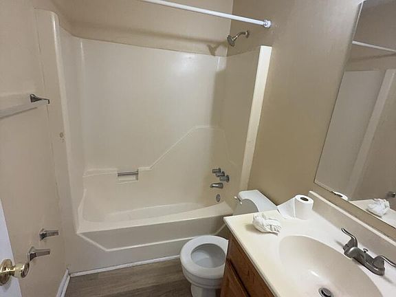 4th image of 193 Village Cir