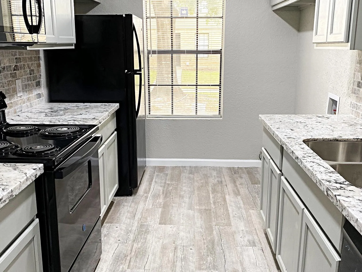 2 bed, 1.5 bath, 1020 sqft, $1,295 — Photo 3