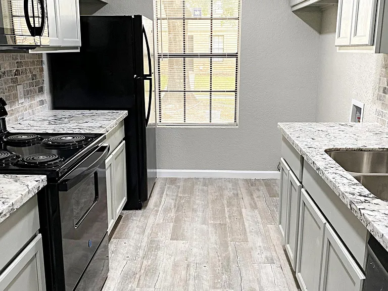7882 Gladys Ave — Photo 3
