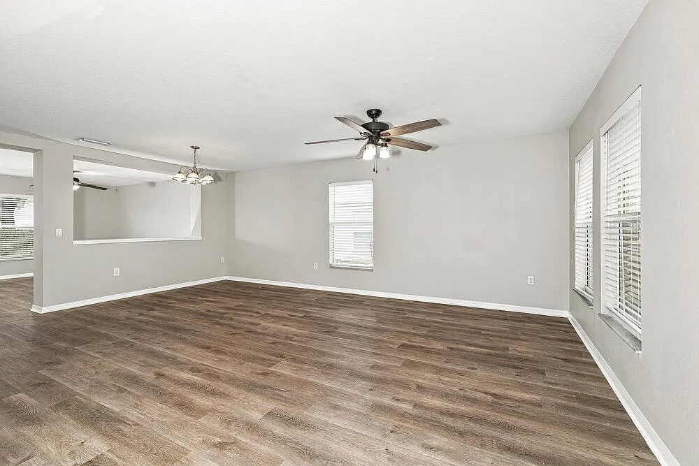 3 bed, 2.5 bath, 2749 sqft, $2,155 — Photo 4