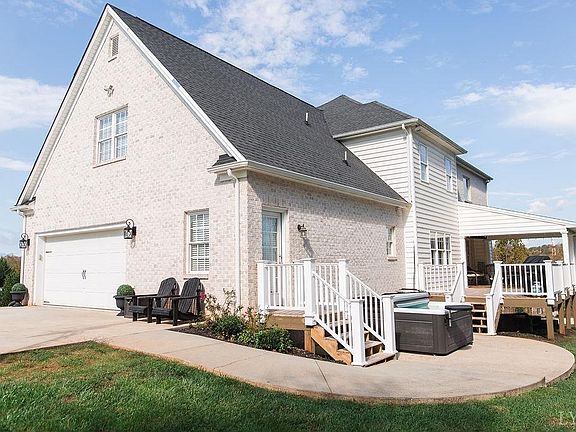 3rd image of 1229 Ivy Creek Dr