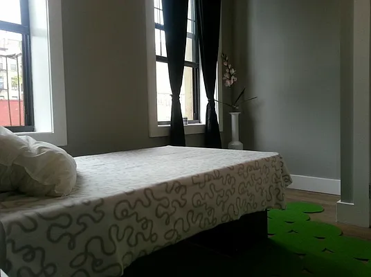 Rented by Realty Advisors Group | media 58