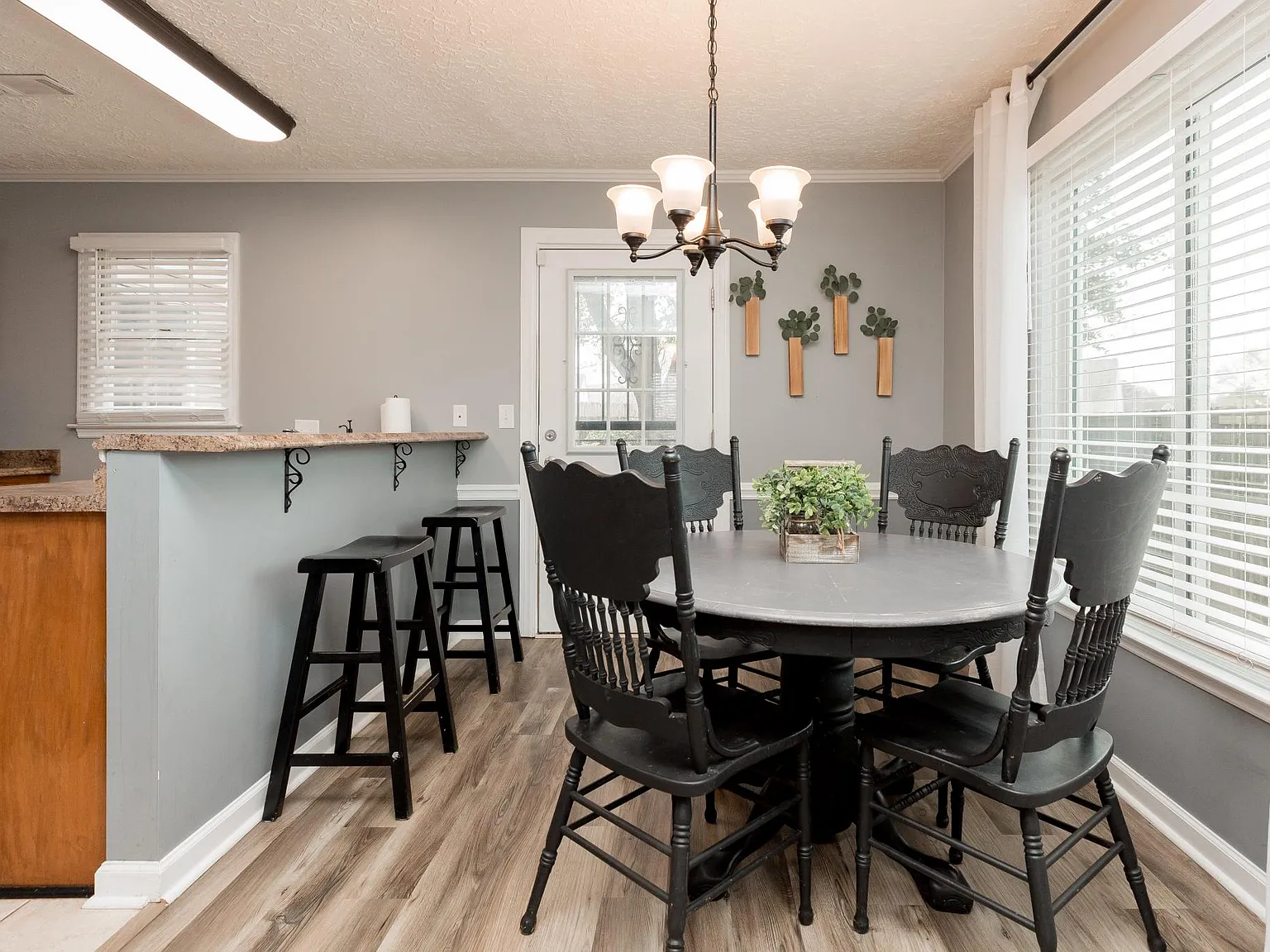 2 bed, 1209 sqft, $3,100 — Photo 2