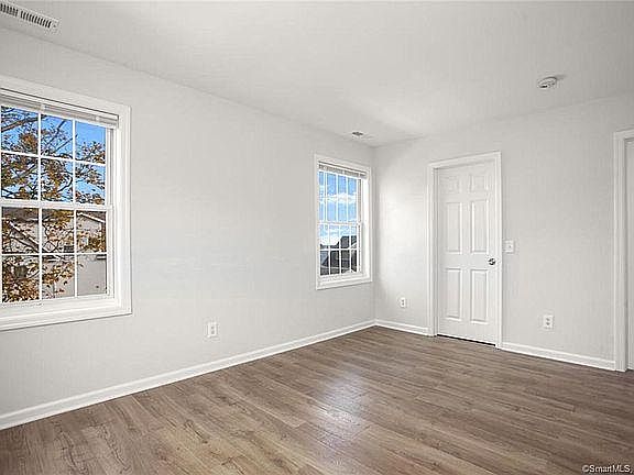 5th image of 54 Lincoln Avenue Ext #A