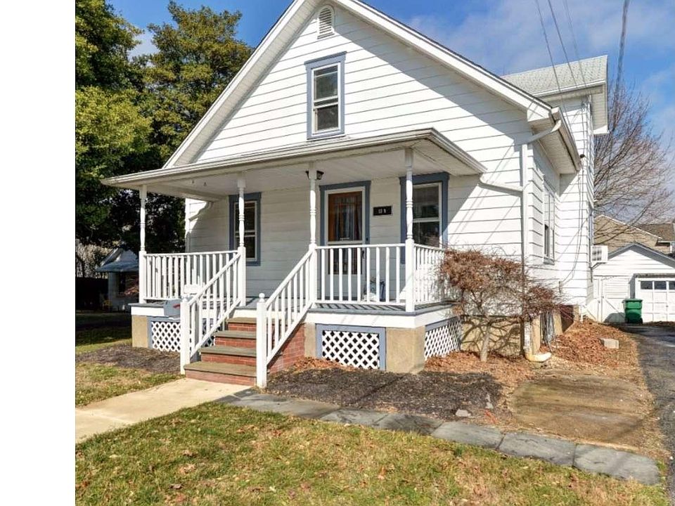 1st image of 111 1/2 Belmont Ave