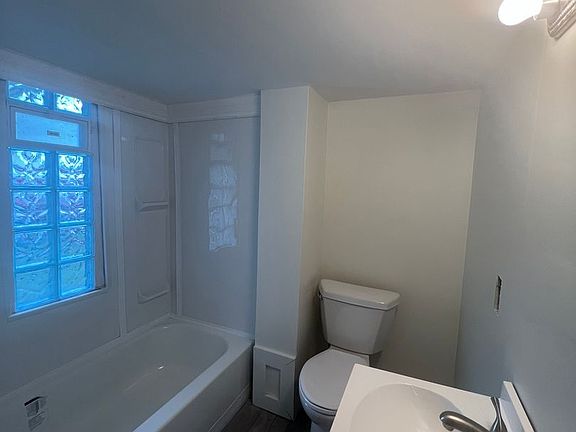 4th image of 1646 Briarwood Ave