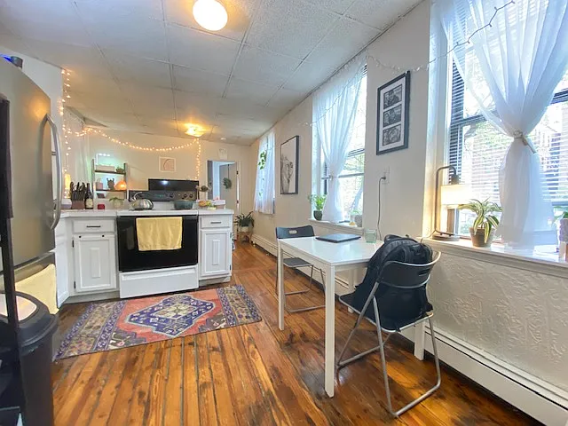 23 Charter St #1
