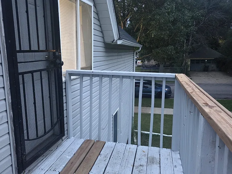 924 Rose Ave E #1 — Photo 8