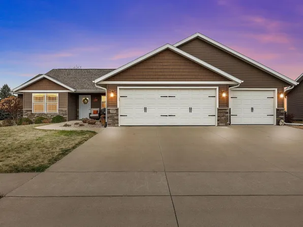 228 Fairview Dr, Manchester, IA 52057