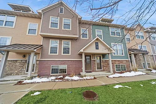 3600 SE Glenstone Dr Photo 1