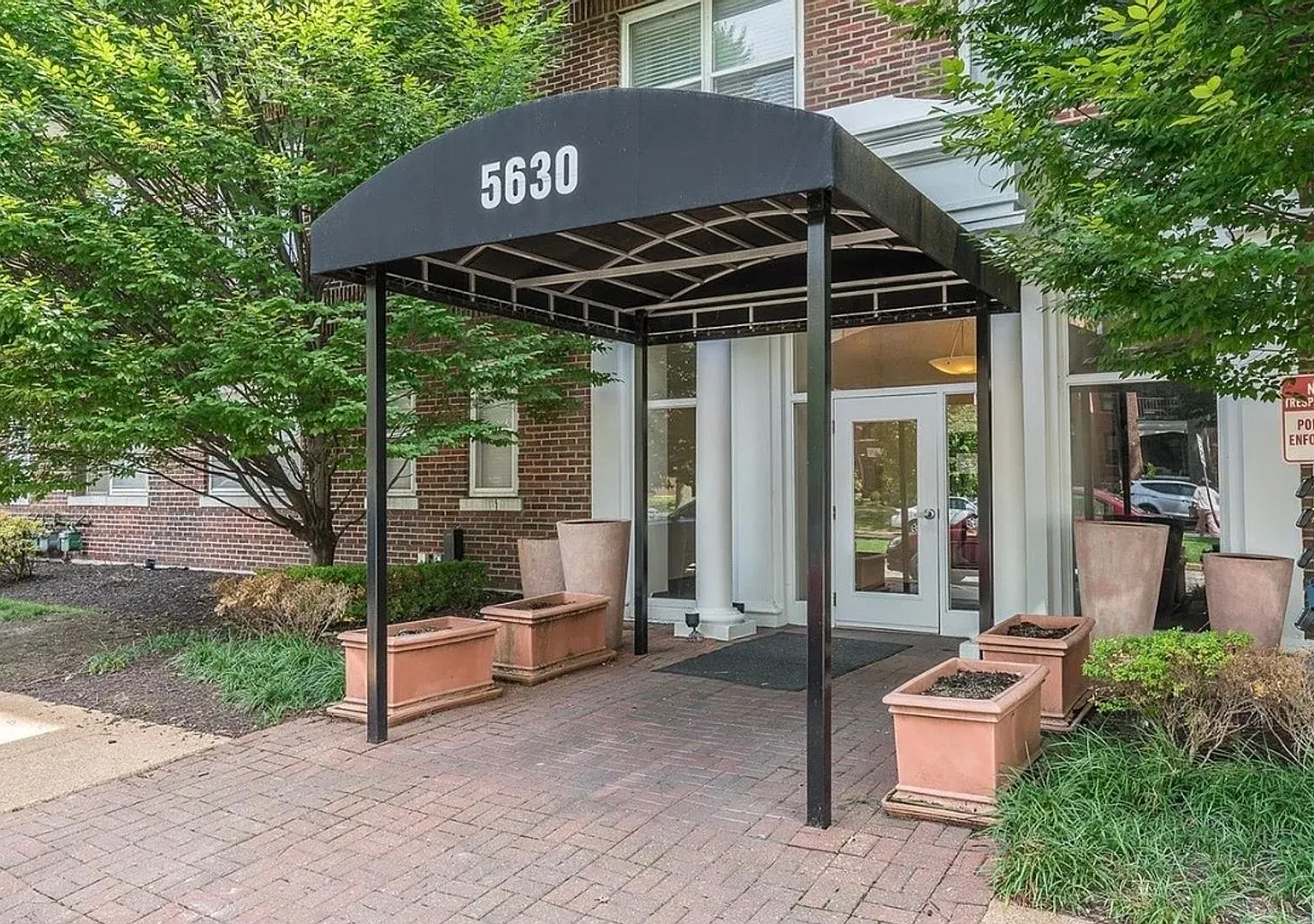 5630 Pershing Ave #33 | Saint Louis 63112 — Photo 1