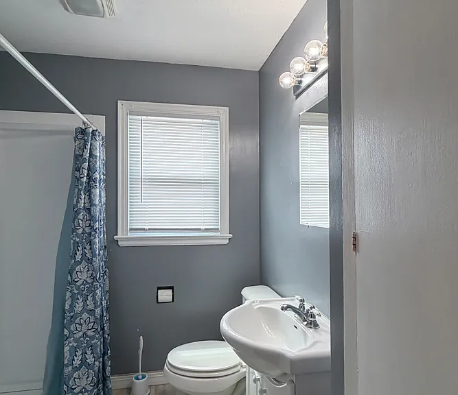 Main Level 3/4 Bath Area