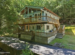 103 N Redwood Dr, Greentown, PA 18426