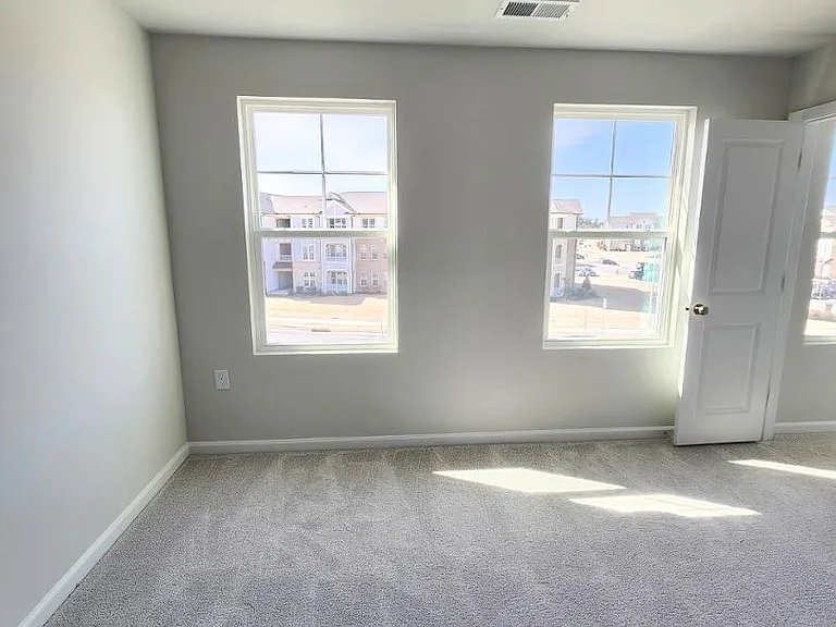 2431 Kasota Ln — Photo 43