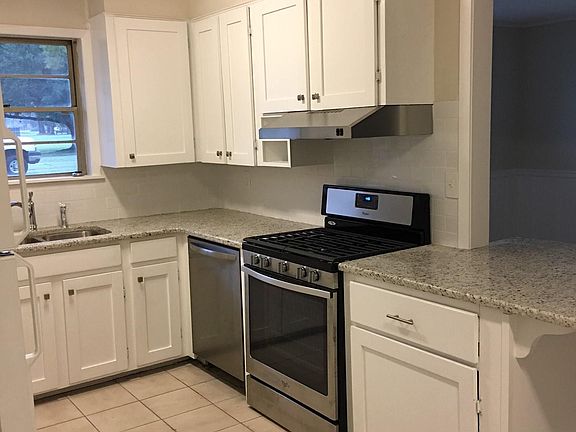 Stainless gas range with new stainless vent hood