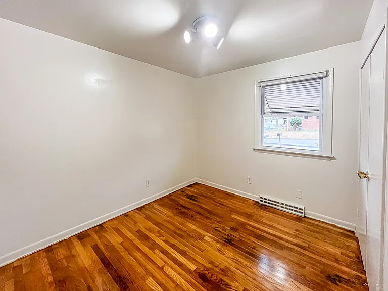 305 S 9th Ave — Photo 9