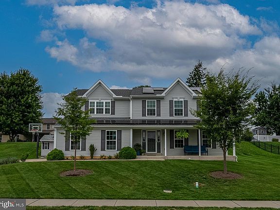 3rd image of 92 Nantucket Dr