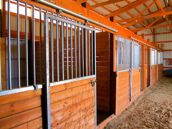 1,800 sqft horse barn