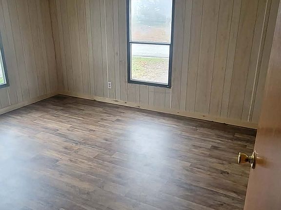 4th image of 327 N County Line Rd #4