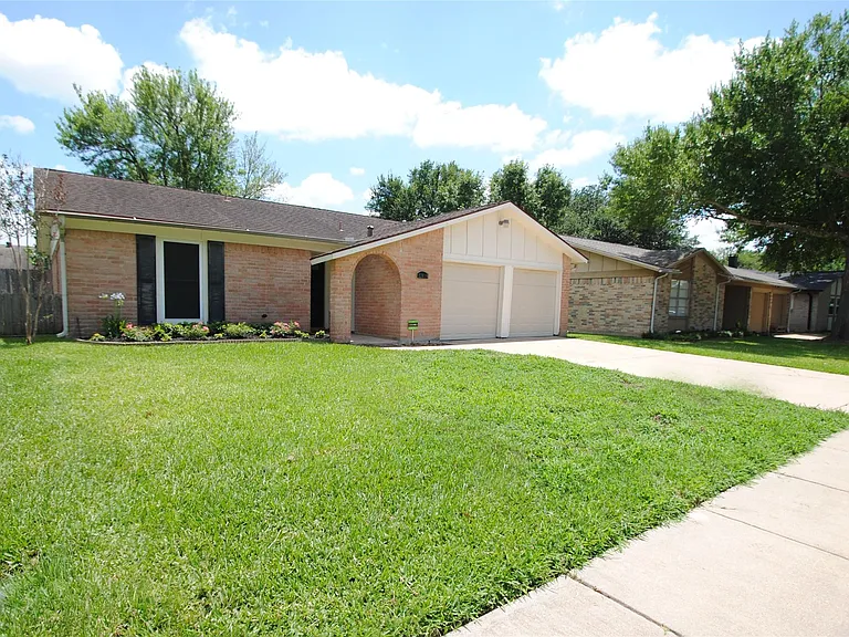 22619 Leedstown Ln — Photo 1